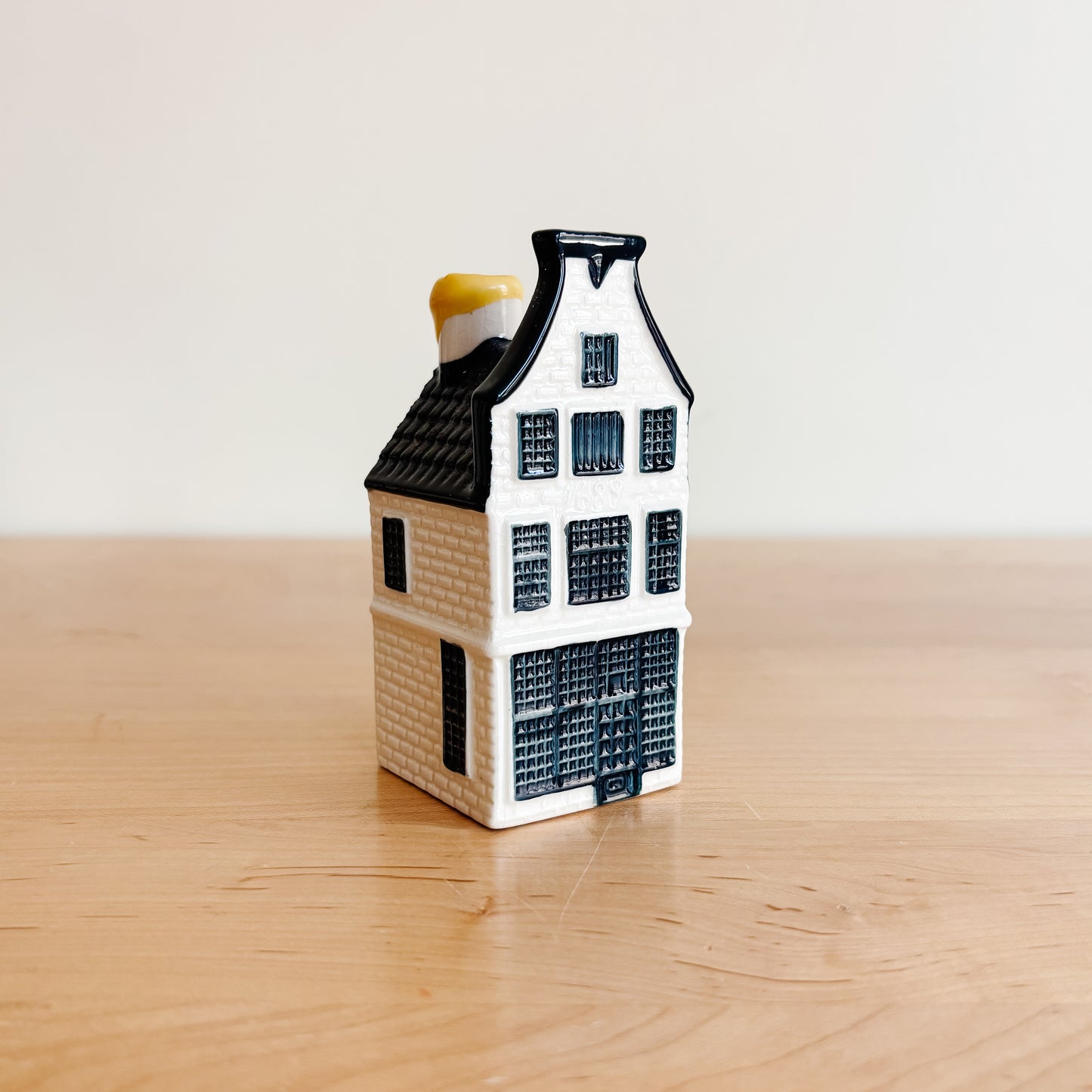 KLM Delft Blue Dutch Canal House No 11 - Bols Gin