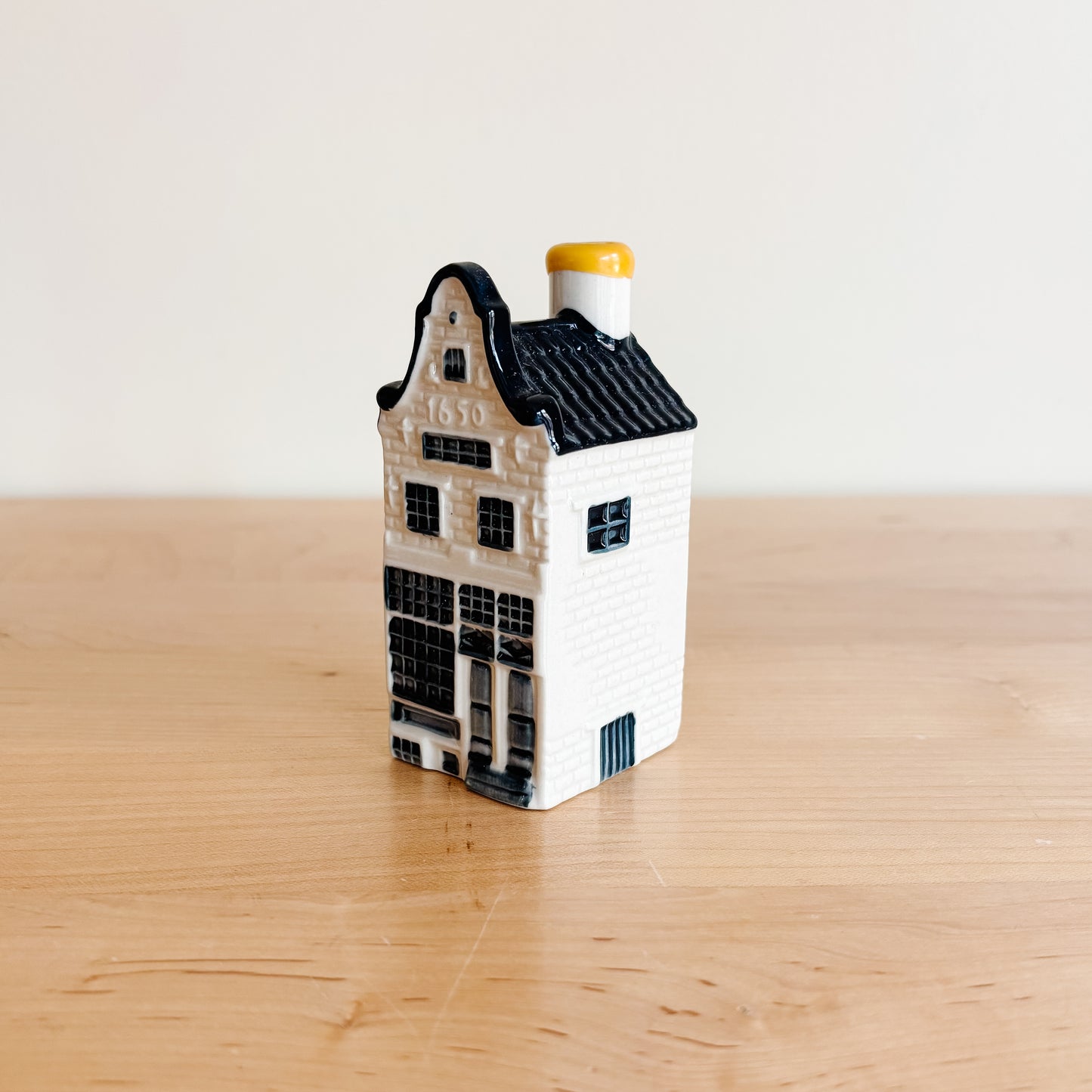 KLM Delft Blue Dutch Canal House No 12 - Bols Gin