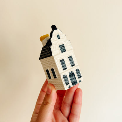 KLM Delft Blue Dutch Canal House No 21 - Bols Gin