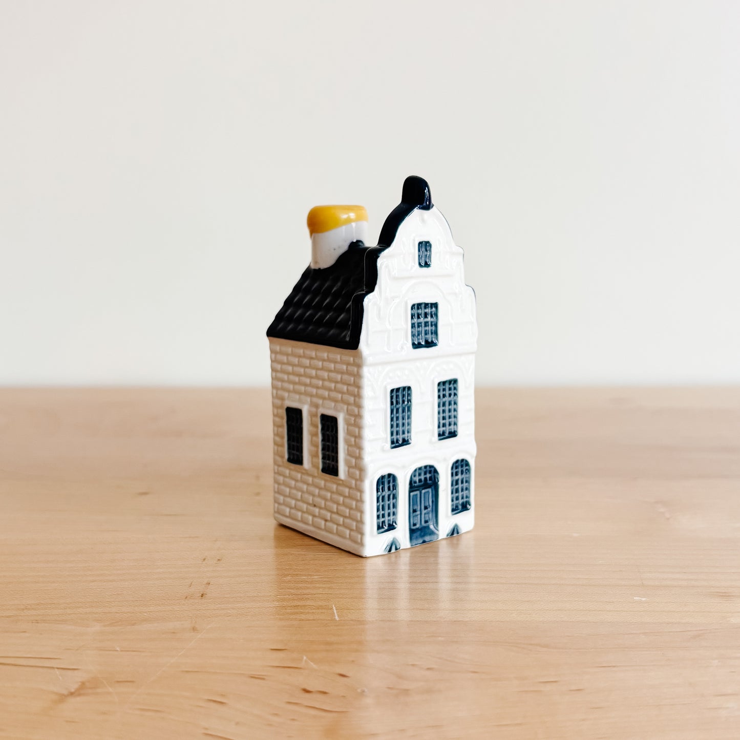 KLM Delft Blue Dutch Canal House No 21 - Bols Gin