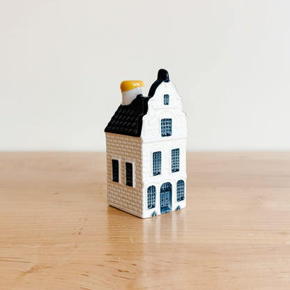 KLM Delft Blue Dutch Canal House No 21 - Bols Gin