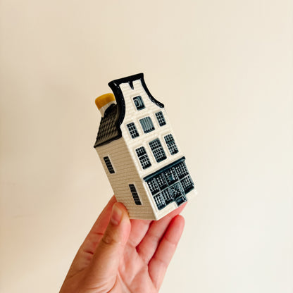 KLM Delft Blue Dutch Canal House No 23 - Bols Gin