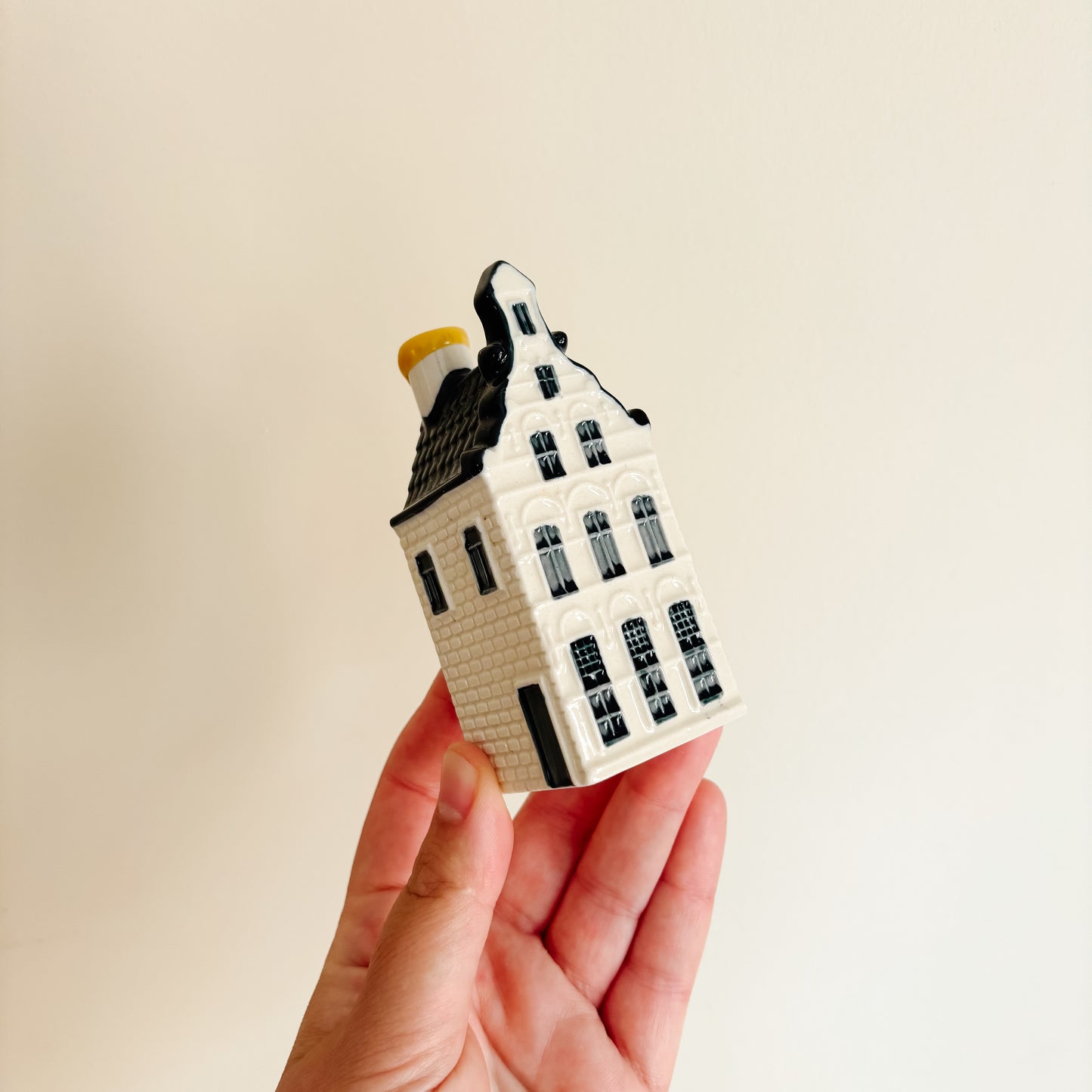 KLM Delft Blue Dutch Canal House No 25 - Bols Gin