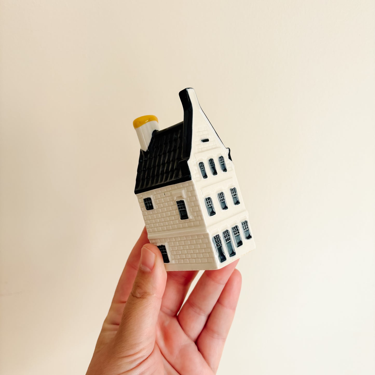 KLM Delft Blue Dutch Canal House No 31 - Bols Gin