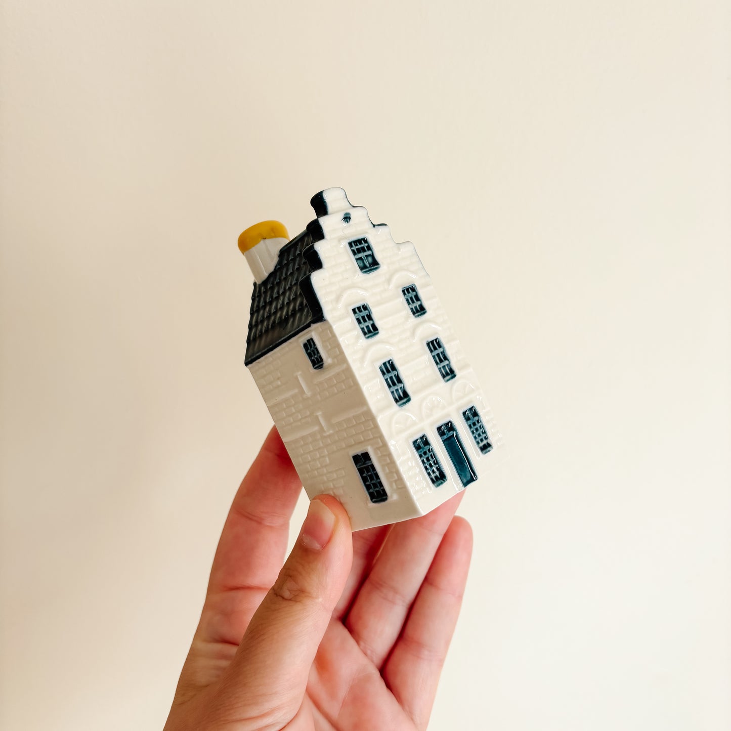 KLM Delft Blue Dutch Canal House No 34 - Bols Gin