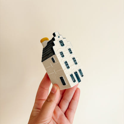 KLM Delft Blue Dutch Canal House No 34 - Bols Gin