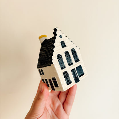 KLM Delft Blue Dutch Canal House No 49 - Bols Gin