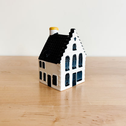 KLM Delft Blue Dutch Canal House No 49 - Bols Gin