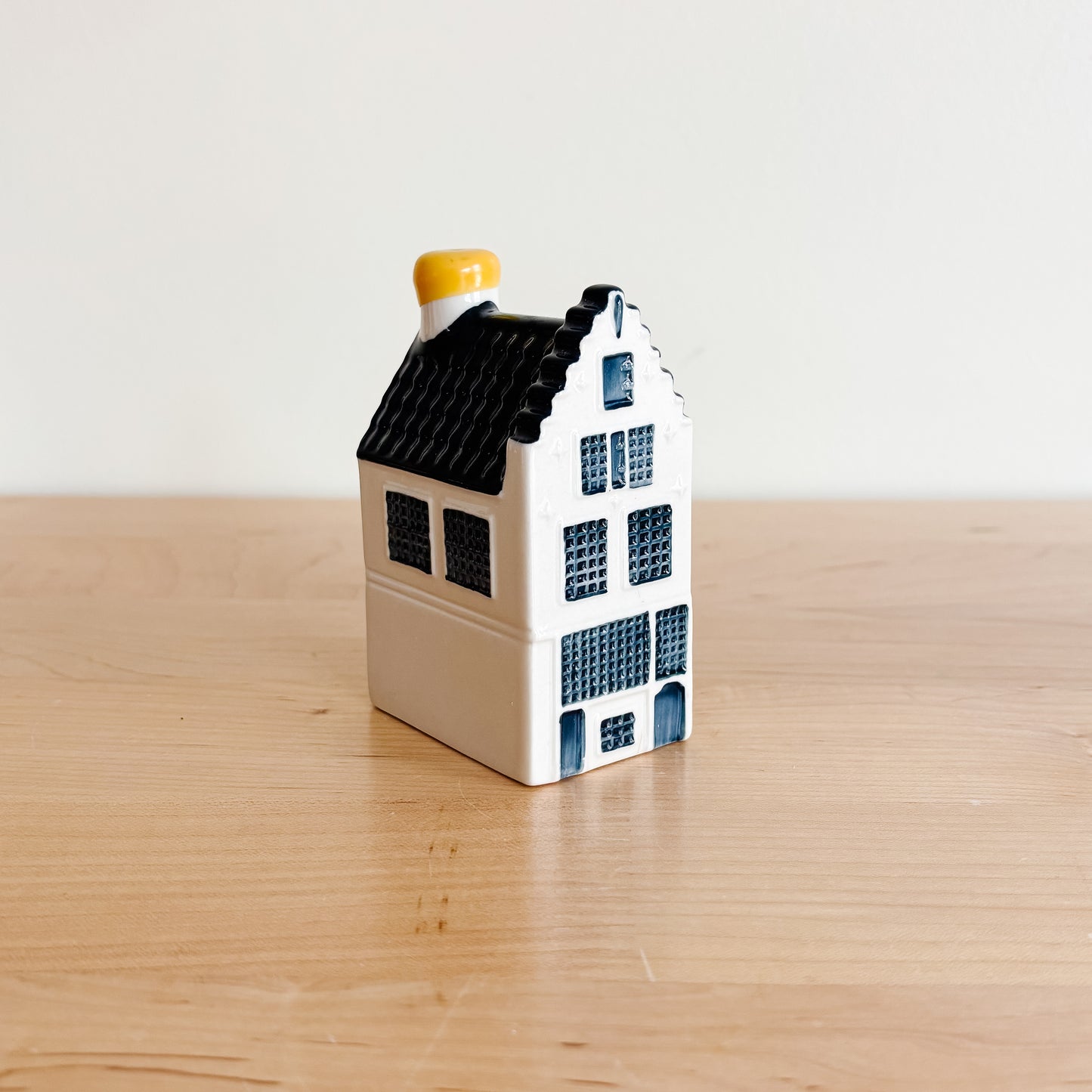 KLM Delft Blue Dutch Canal House No 50 - Bols Gin
