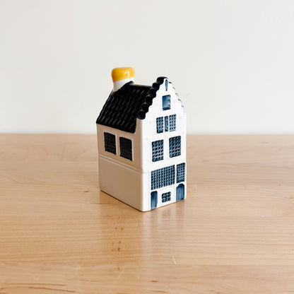 KLM Delft Blue Dutch Canal House No 50 - Bols Gin