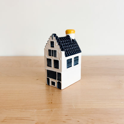 KLM Delft Blue Dutch Canal House No 50 - Bols Gin