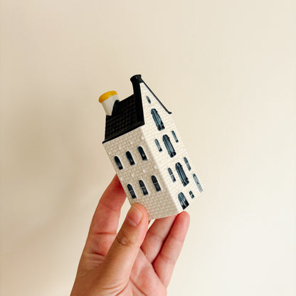KLM Delft Blue Dutch Canal House No 54 - Bols Gin