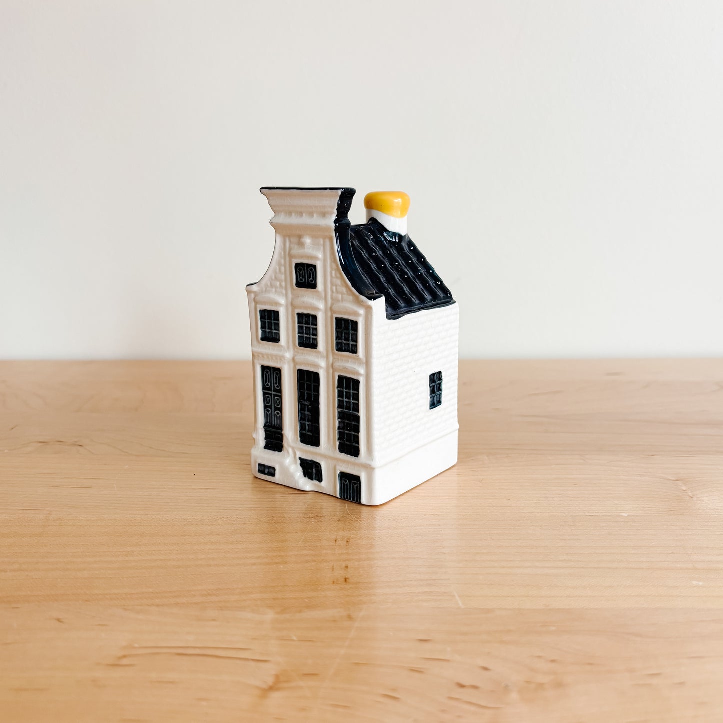 KLM Delft Blue Dutch Canal House No 63 - Bols Gin