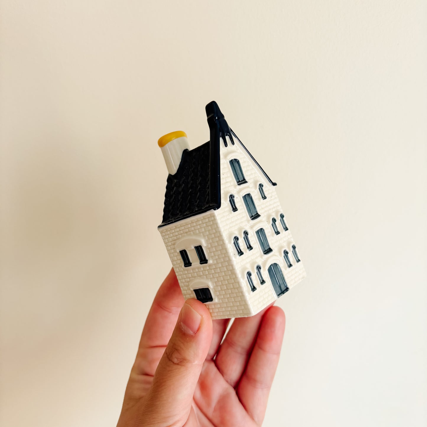 KLM Delft Blue Dutch Canal House No 70 - Bols Gin