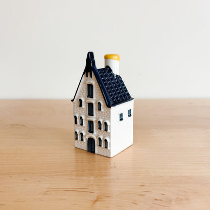 KLM Delft Blue Dutch Canal House No 70 - Bols Gin