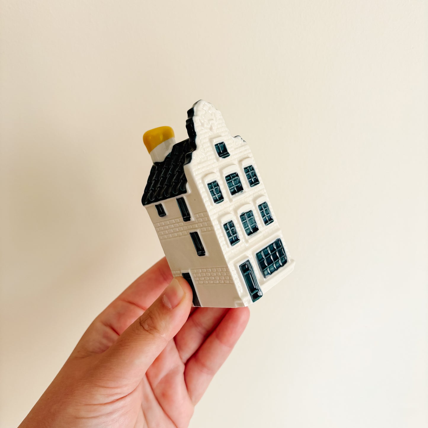 KLM Delft Blue Dutch Canal House No 72 - Bols Gin