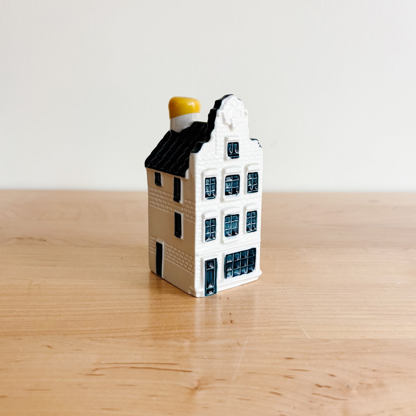 KLM Delft Blue Dutch Canal House No 72 - Bols Gin