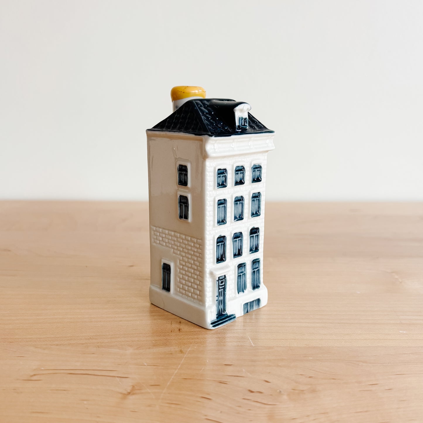 KLM Delft Blue Dutch Canal House No 74 - Bols Gin