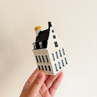 KLM Delft Blue Dutch Canal House No 77 - Bols Gin