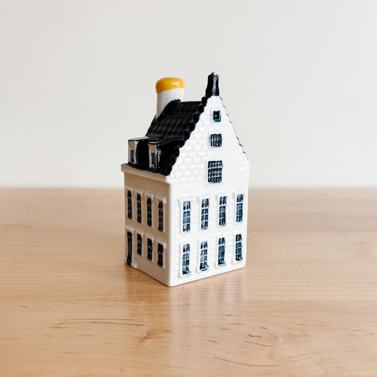 KLM Delft Blue Dutch Canal House No 77 - Bols Gin
