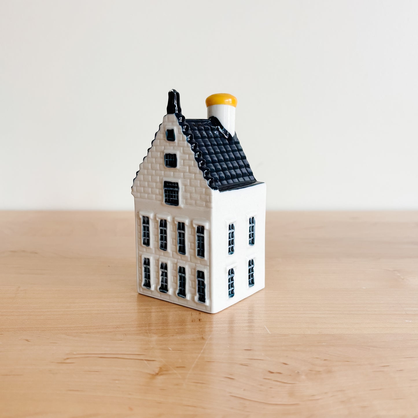 KLM Delft Blue Dutch Canal House No 77 - Bols Gin
