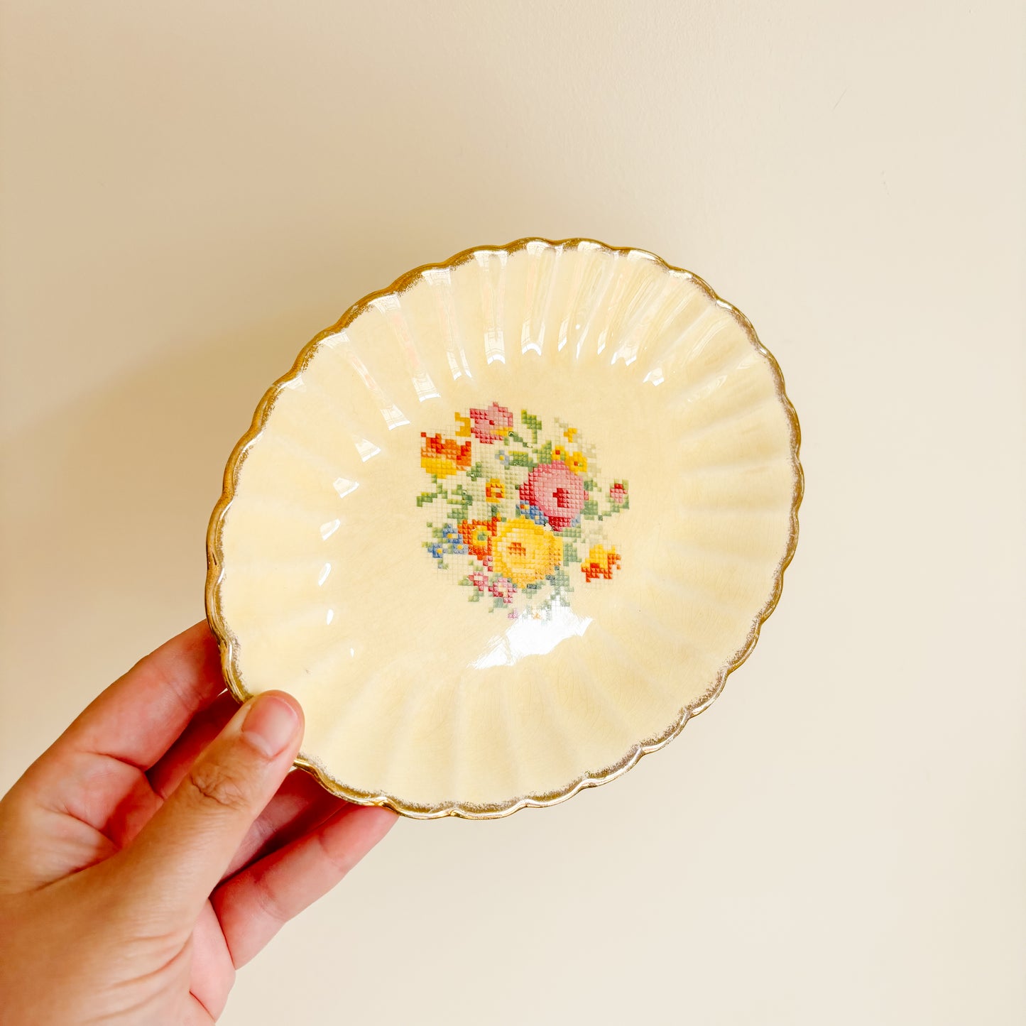18k Gold Oval Plate with Needlepoint Floral Center - Sovereign Canada British Empire Made