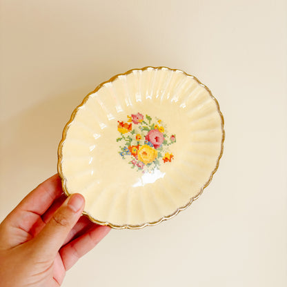 18k Gold Oval Plate with Needlepoint Floral Center - Sovereign Canada British Empire Made