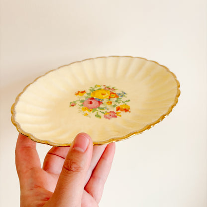 18k Gold Oval Plate with Needlepoint Floral Center - Sovereign Canada British Empire Made