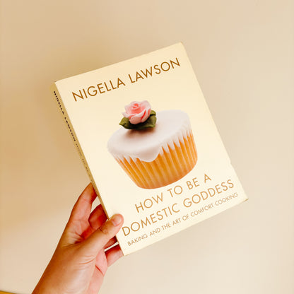 Nigella Lawson - How to Be a Domestic Goddess (1st ed. Paperback 2003)