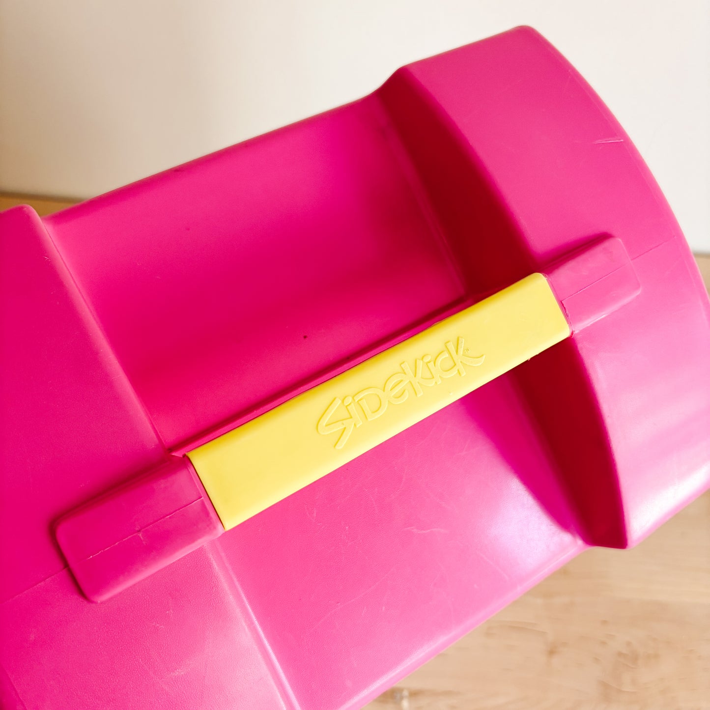 Rubbermaid USA Pink and White Sidekick Can Cooler