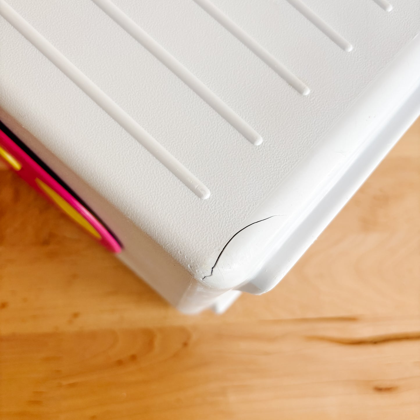 Rubbermaid USA Pink and White Sidekick Can Cooler