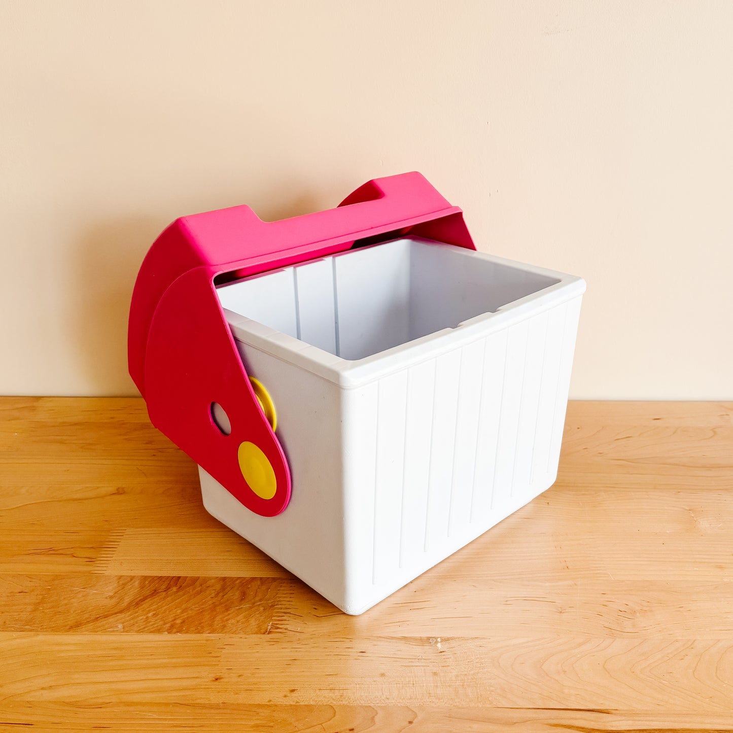 Rubbermaid USA Pink and White Sidekick Can Cooler