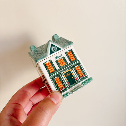 Avon Spice Village Houses (French Writing)
